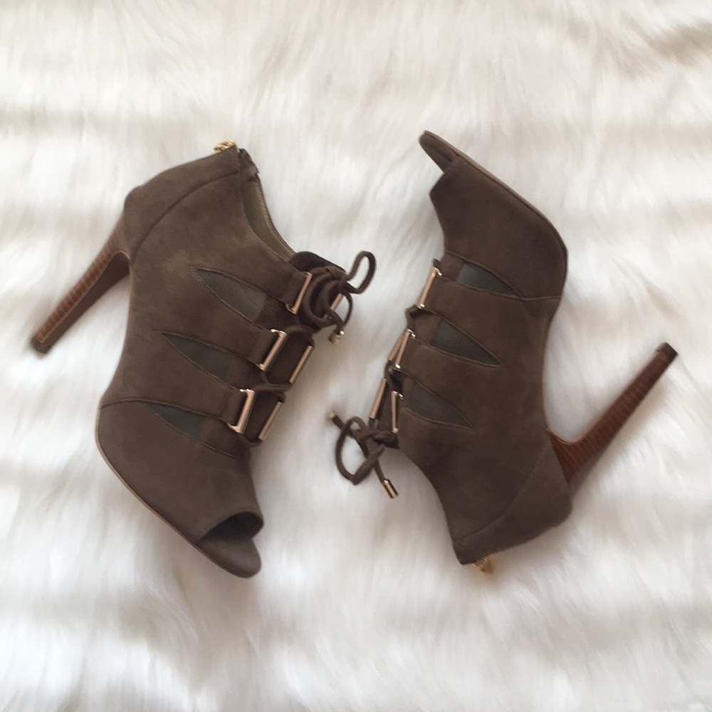 NIB ISOLA Brinly Nimbus Suede Bootie - Picture 2 of 9